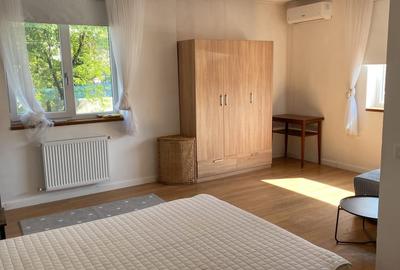Apartament cu 3 camere decomandat în Băneasa