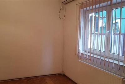 Casă cu 3 camere cu Canalizare în Central - 5