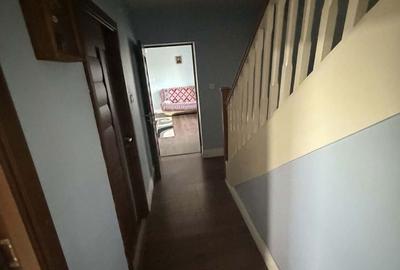 Casă cu 4 camere în Central - 2
