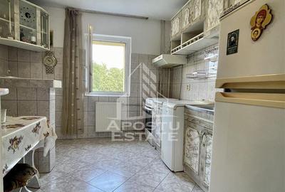 Apartament cu 3 camere decomandat în UMT