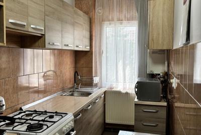 Apartament cu 3 camere semidecomandat în Central - 1