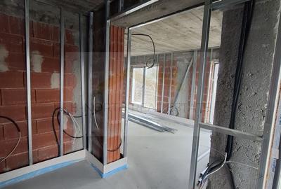 Casă cu 4 camere cu Teren 300 Mp în 1 Decembrie - 8