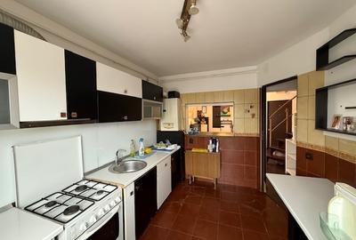 Apartament cu 3 camere decomandat în Berceni - 2