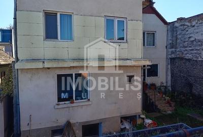 Casa cu 2 corpuri de cladire | zona 7 Noiembrie - 13