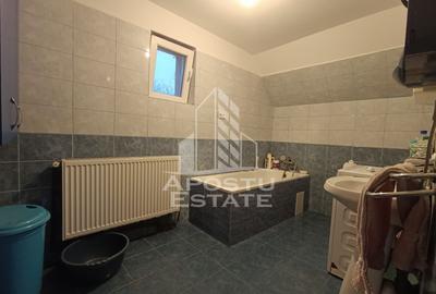 Casa individuala,izolata termic, 5 camere, curte proprie,2 bai, Ronat. - 10