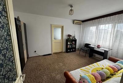 Apartament cu 3 camere semidecomandat în Podu Roș - 13