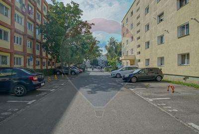 Apartament cu 1 camere semidecomandat, mobilat în Tractorul - 6