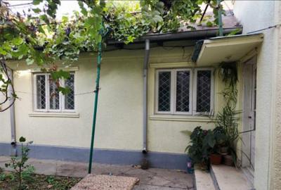Casă cu 4 camere în Brătianu
