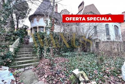 Casă individuală cu 12 camere cu Canalizare în Central
