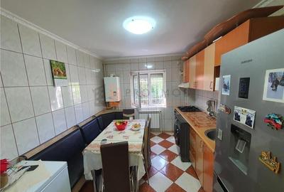 Apartament 3 camere cf1 decomandat zona Micro 14 - 6