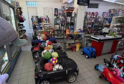 Spațiu comercial, de 1,300 mp, în Central - 9