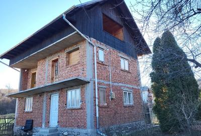 Casă cu 3 camere în Burluși - 10