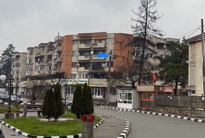 Apartament cu 2 camere decomandat în Strehaia