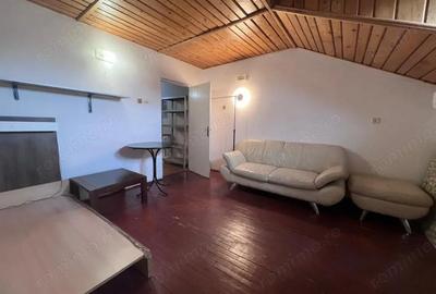 Garsonieră în Micul Dallas