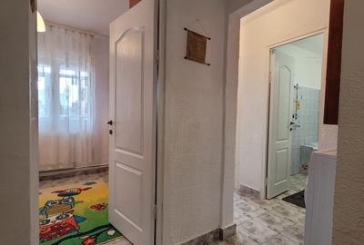 3 CAMERE DECOMANDAT- ETAJ 3- CENTRALA GAZE -BLOC 1981- LOC PARCARE - 17