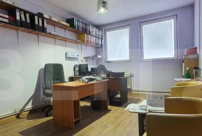 Spatiu comercial pe 2 nivele,spatii depozitare + parcari, in - 12