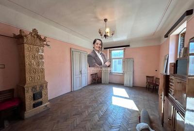 Apartament cu 3 camere semidecomandat în Central