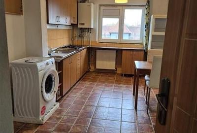 Apartament cu 2 camere semidecomandat, mobilat în Berceni