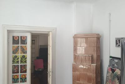 Casă de vânzare – 5 camere într-o vilă interbelică, 125 mp Casă de vânzare – 5 camere într-o vilă interbelică, 125 mp - 5