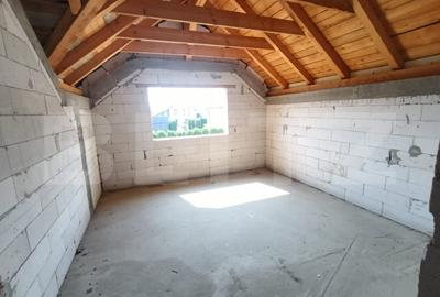 Casa la rosu 182 mp utili – 4 dormitoare + teren 438 mp, zona Orizont - 9