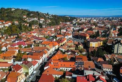 FILM!Eleganta si confort, in cetatea istorica a Brasovului, vedere spre Tampa Br - 5