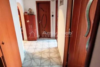 Apartament cu 3 camere decomandat în Drumul Sării