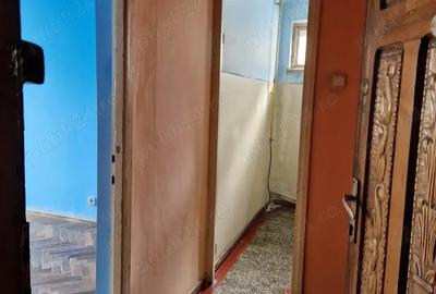 Apartament de vanzare - 2 camere, Petrosani, Str. Aviatorilor, bloc 1 - 3