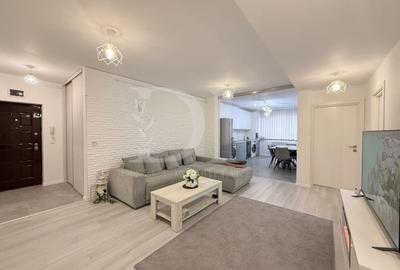 Apartament cu 3 camere semidecomandat, mobilat în Florești