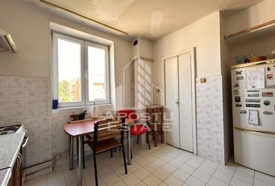 Apartament cu 4 camere decomandat, mobilat în P-ța Unirii - 13