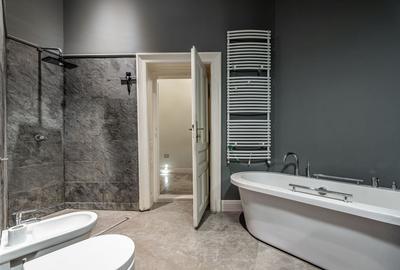 Apartament cu 3 camere decomandat, mobilat în Ultracentral