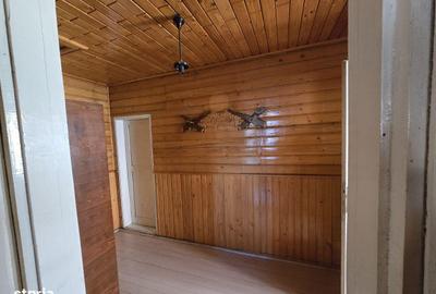 Casă cu 5 camere cu Teren 238 Mp în Traian - 1