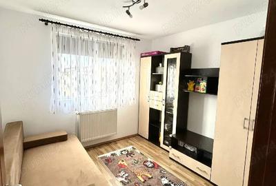 Apartament cu 3 camere semidecomandat în Girocului - 2