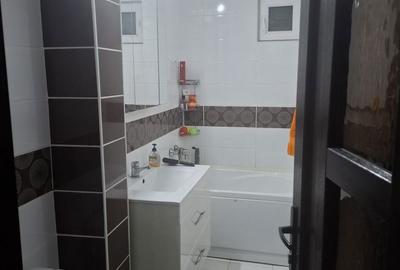 Apartament cu 3 camere decomandat în Marghiloman