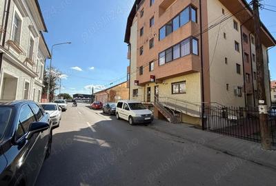Spațiu comercial, de 58 mp, în Central - 4