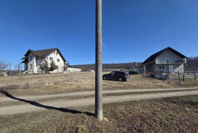 Teren de 2700 mp, în Mitocu Dragomirnei - 3