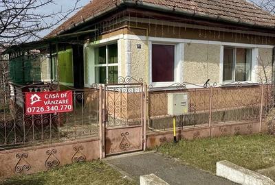 Casă cu 2 camere cu Teren 1000 Mp în Central - 1