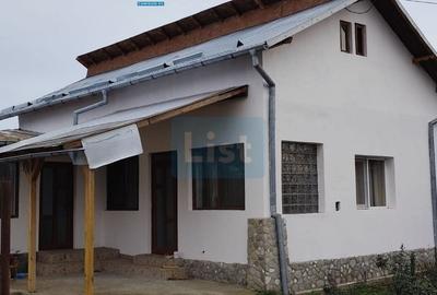 Casă cu 4 camere cu Canalizare în Băicoi - 1