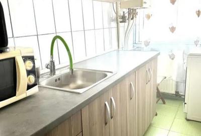 Apartament cu 3 camere semidecomandat în Teilor