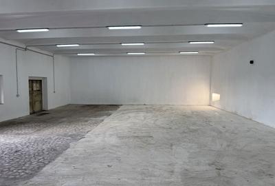 Spațiu comercial, de 200 mp, în Central - 4
