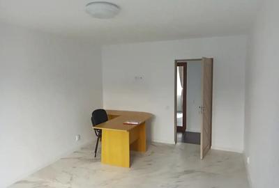 Inchiriez apartament cu 3 camere in Ludus zona centru - 3