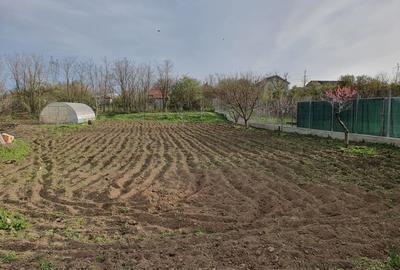 Teren de 1300 mp, în Poiana - 3
