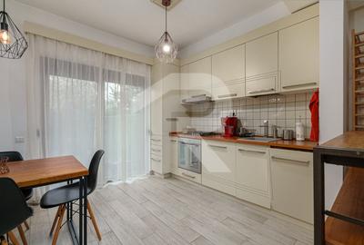 APĂRĂTORII PATRIEI - CASA CU 4 CAMERE, 3 BĂI, CURTE, LOC PARCARE