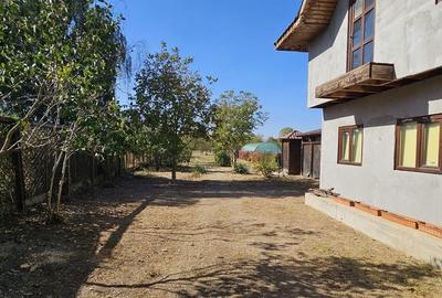 Casă cu 3 camere cu Teren 2800 Mp în Bucșani
