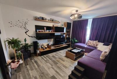 Apartament cu 3 camere decomandat în Poarta 6