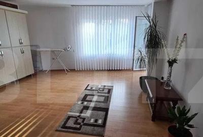 Apartament de vanzare, cu 4 camere, 120 mp, etaj intermediar - 10