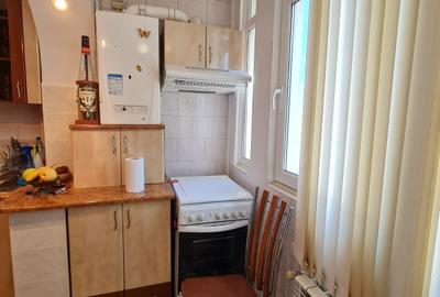Apartament cu 3 camere semidecomandat, mobilat în Țiglina 2 - 8