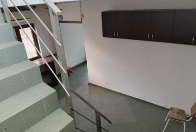 Casă cu 4 camere cu Teren 130 Mp în Central - 3