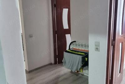 Apartament cu 3 camere semidecomandat în Central - 1