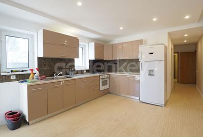 Duplex cu 8 camere cu Canalizare în Iancu Nicolae - 5