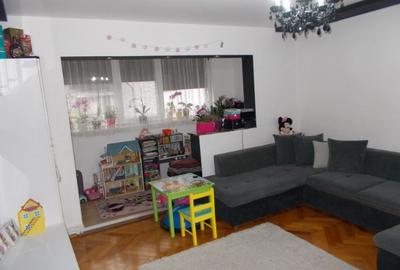 Apartament 3 camere decomandat, Timisoara, C. Martirilor, et. 4/acoperis, mobilat